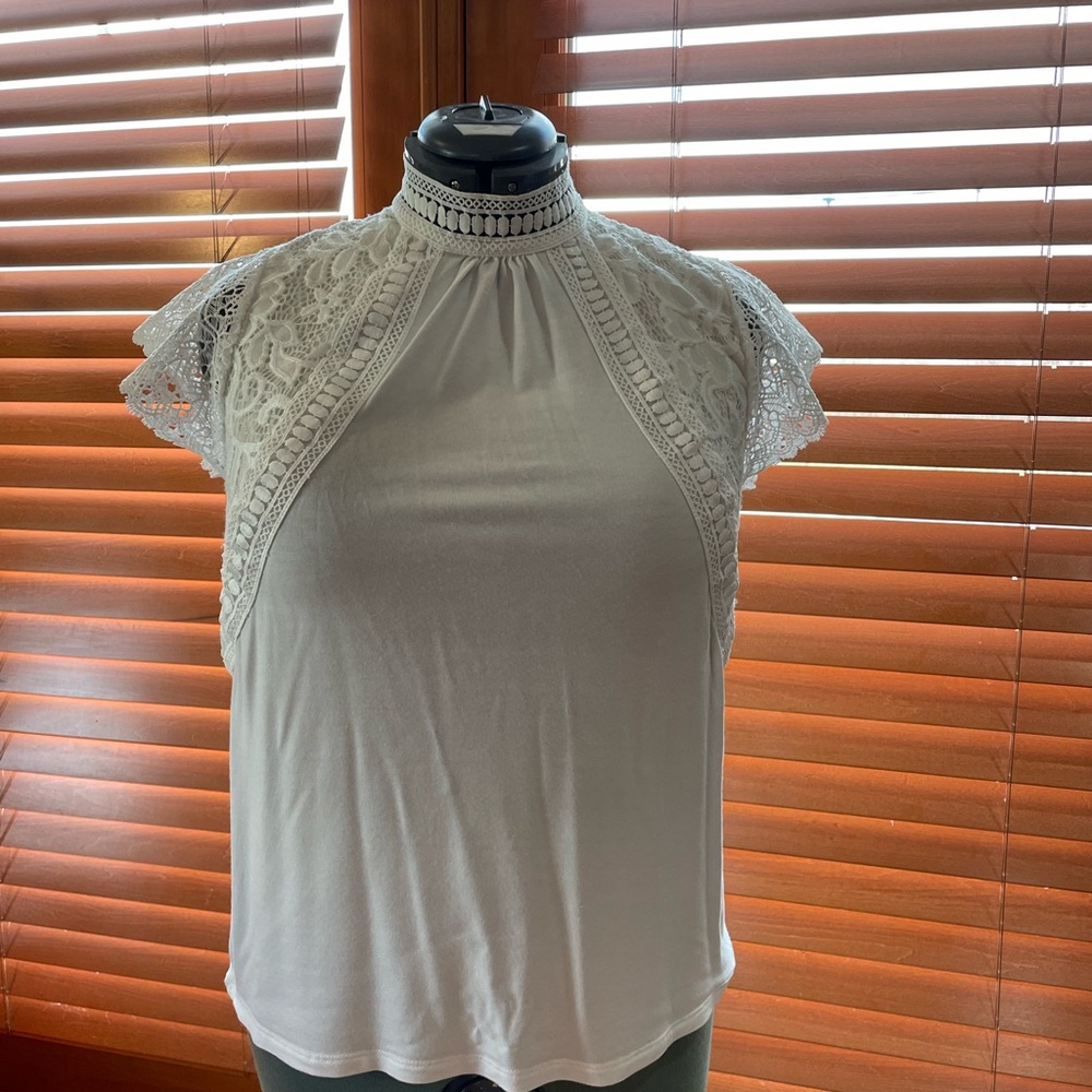 Ivory Cable & Gauge Women’s top